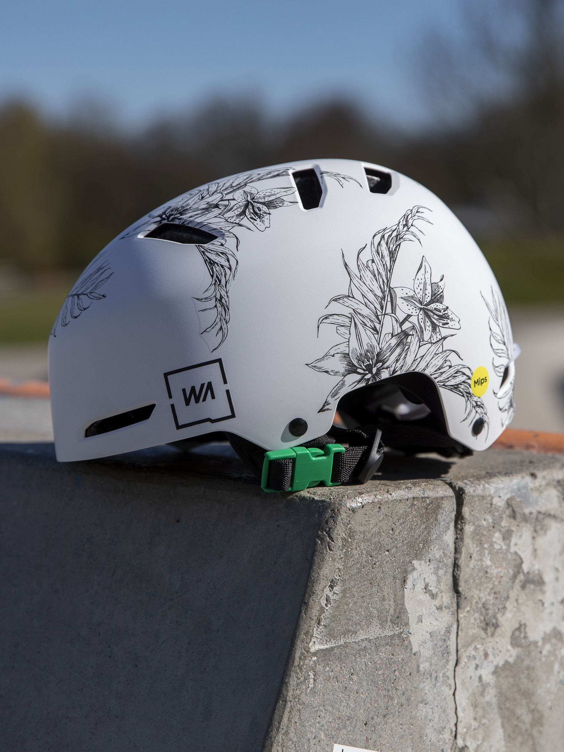 WARP SKATE HELMET MIPS sivustolla stadium.fi